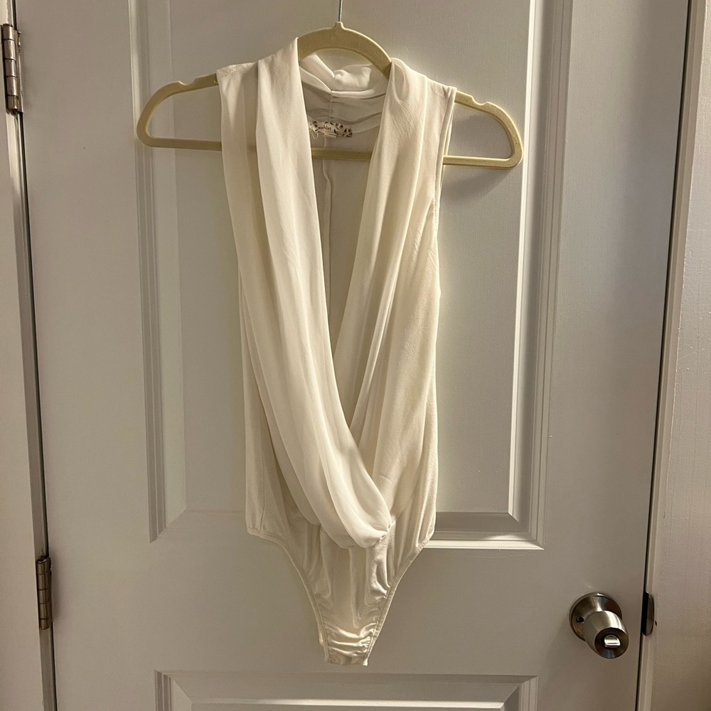 NWOT Off white surplice neckline bodysuit